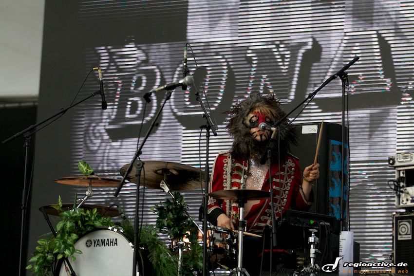 Bonaparte (live beim Berlin Festival 2012)